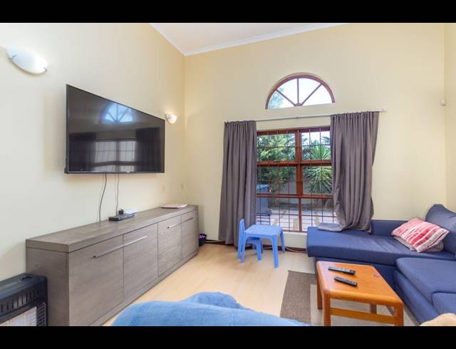 3 BEDROOM FREESTANDING TO LET IN PARKLANDS
